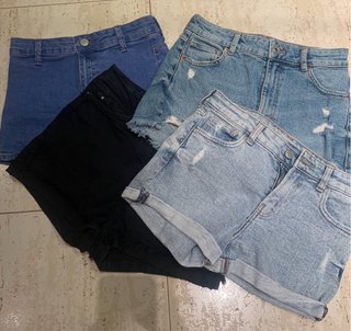 4 Pantalones Cortos Vaqueros Bershka