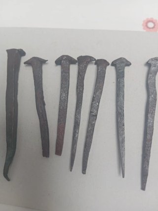 7 clavos de forja antiguos
