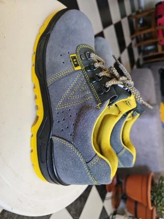 Zapatos de seguridad grises y amarillos talla 42