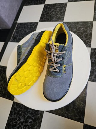 Zapatos de seguridad grises y amarillos talla 42