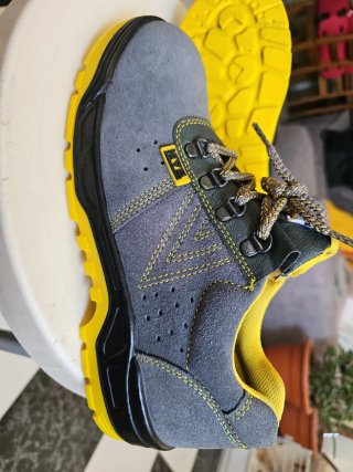 Zapatos de seguridad grises y amarillos talla 42