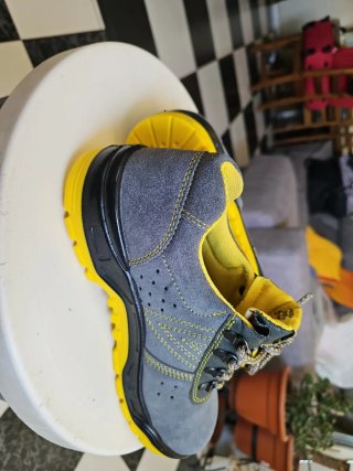 Zapatos de seguridad grises y amarillos talla 42