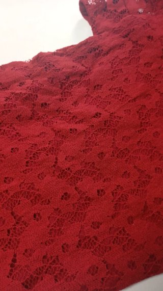 Camiseta de encaje roja