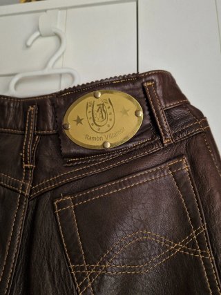 Pantalón de cuero marrón