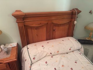 Dormitorio con 2 camas y baúles