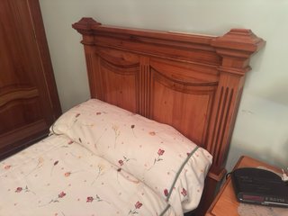 Dormitorio con 2 camas y baúles