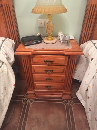 Dormitorio con 2 camas y baúles