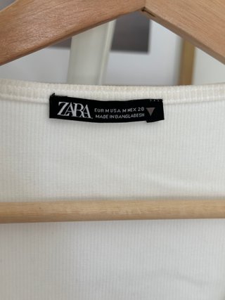 Camiseta crop Zara canalé fruncido blanca talla M