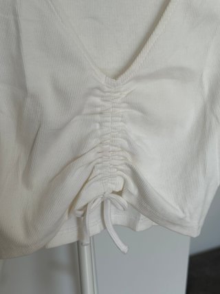 Camiseta crop Zara canalé fruncido blanca talla M