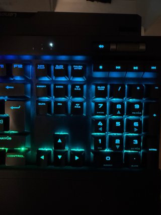 Teclado Mecánico Gaming Corsair K70 RGB MK.2