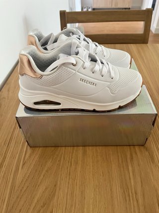 Zapatillas Skechers Blancas y Doradas Nuevas