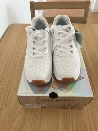 Zapatillas Skechers Blancas y Doradas Nuevas
