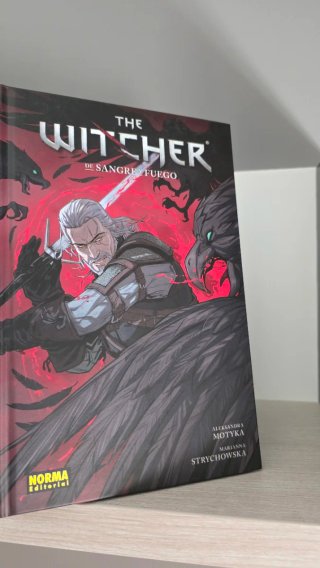 Lote cómics the witcher con regalo