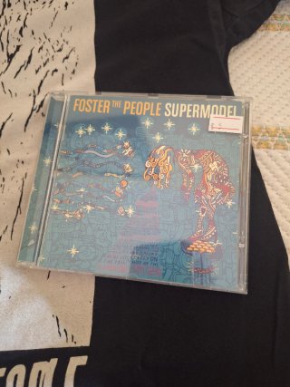 Camiseta y CD Foster the People
