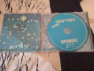 Camiseta y CD Foster the People