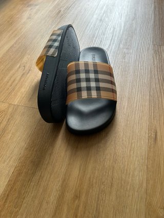 Ciabatte Burberry Beige e Nere