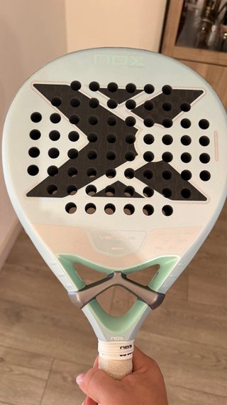 Pala Padel NOX Ventus Hybrid 12K Lite casi nueva