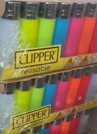 1 scatola di accendini Clipper riutilizzabili colorati