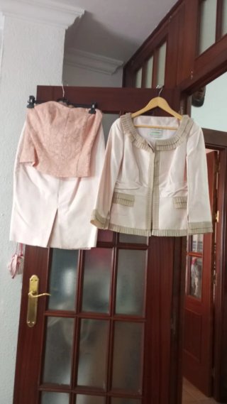 Varios trajes.