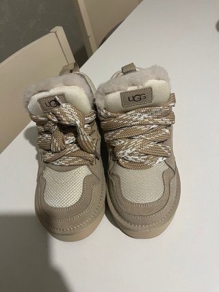 Zapatillas UGG Beige y Blanco