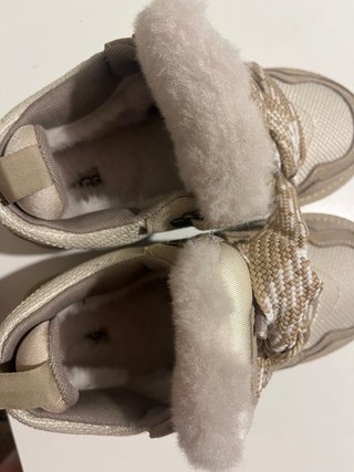 Zapatillas UGG Beige y Blanco