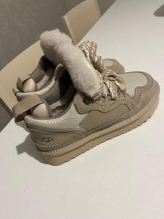 Zapatillas UGG Beige y Blanco