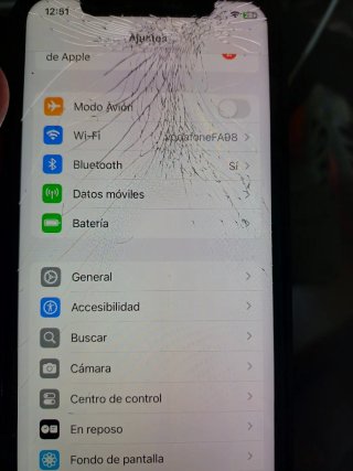 iPhone XS con schermo rotto, touch funzionante