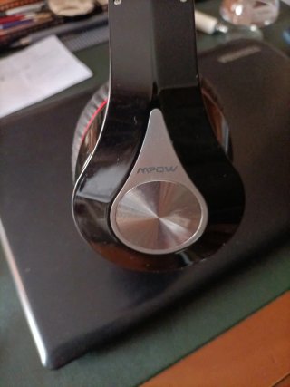 Auriculares inalámbricos Mpow Negros y Rojos