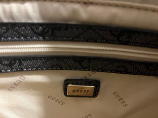 Bolso Guess Negro y Gris