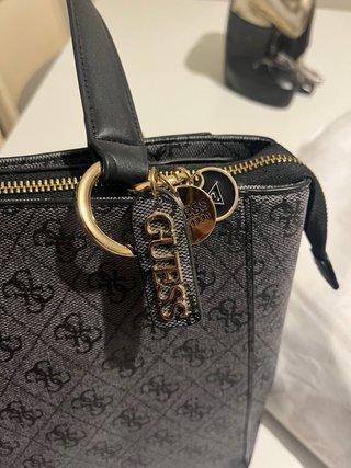 Bolso Guess Negro y Gris