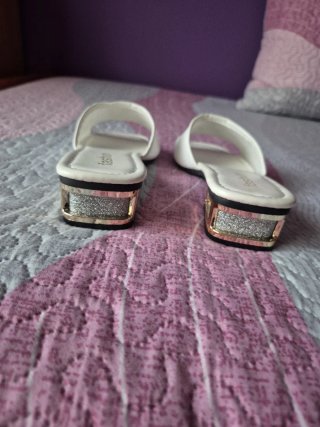 Sandalias blancas