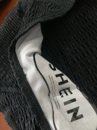 Bikini negro con volantes de tiro alto
