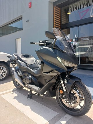 Honda Forza 750 Negra Automática