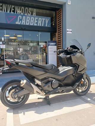 Honda Forza 750 Negra Automática