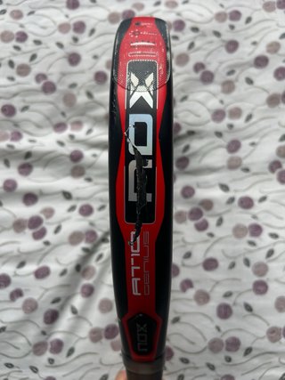Pala Padel NOX AT10 Genius 18 k con GRIP HEXAGON