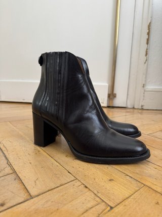 Botines negros de tacón