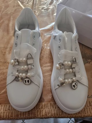 Sneakers Donna Bianche con Perle e Charms  Miranda