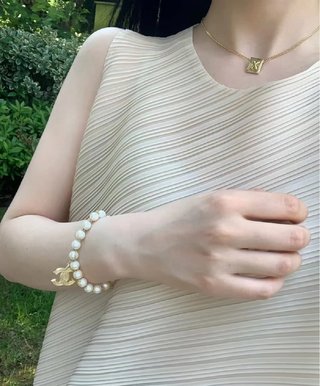 Chanel Logo CC Oro