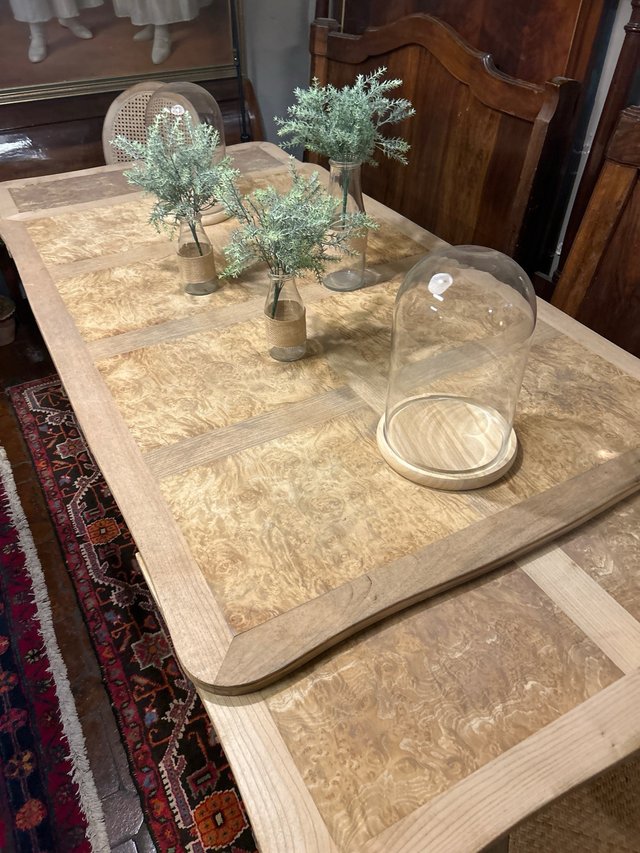 Mesa de comedor antigua