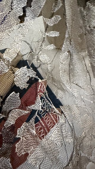 Mantilla negra y gris encaje floral