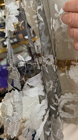 Mantilla negra y gris encaje floral