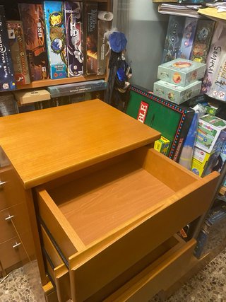Mesitas de madera de 3 cajones cada una
