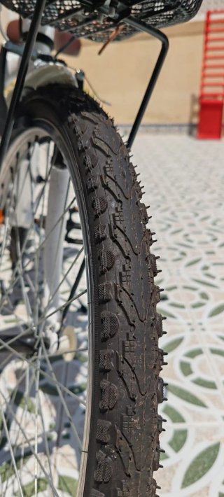 Bicicleta blanca de niñas, como nueva