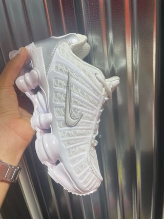 Nike Shox Blancas y Plateadas