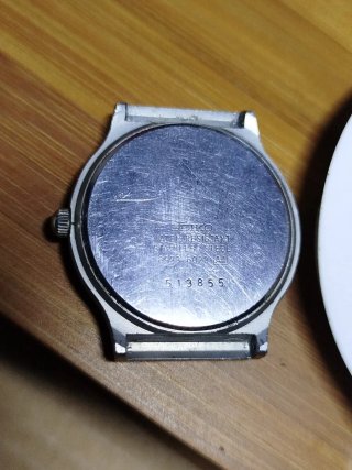 Reloj Seiko Quartz Gris y Plateado