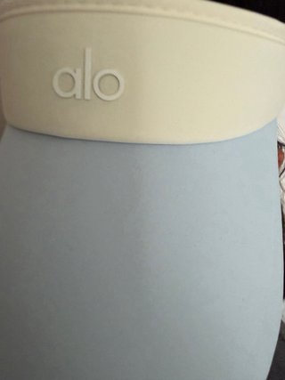 Visiera Alo Yoga bianco panna e azzurro