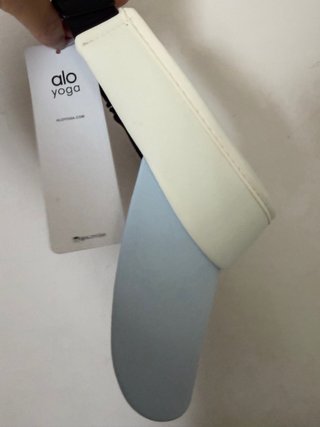 Visiera Alo Yoga bianco panna e azzurro