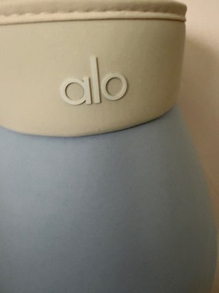 Visiera Alo Yoga bianco panna e azzurro