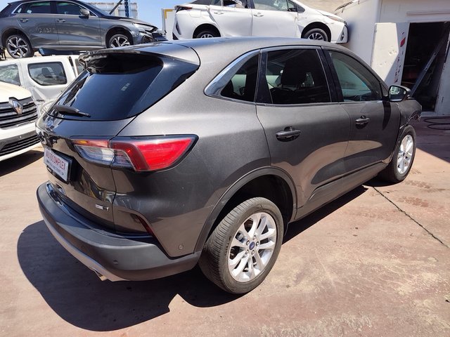 Ford Kuga 2020. accidentado! airbags ok!!