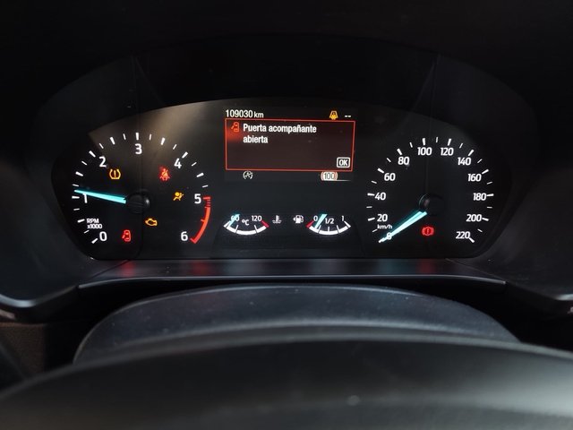 Ford Kuga 2020. accidentado! airbags ok!!